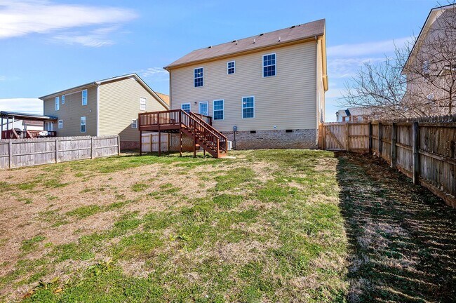 Building Photo - Perfect Family Layout with Office & Large Fenced Backyard