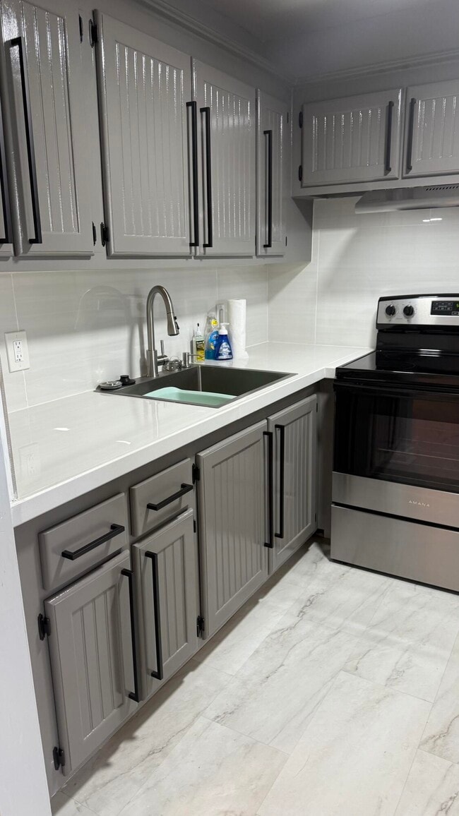 Building Photo - 52 Newport Ct