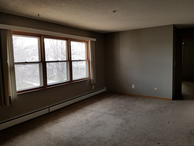 Building Photo - 633 S Main Ave