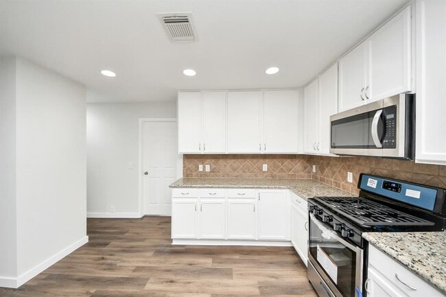 Building Photo - 2703 Edgewick Elm St