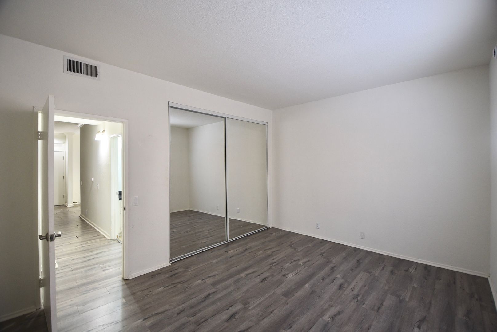 Building Photo - 11107 La Maida St