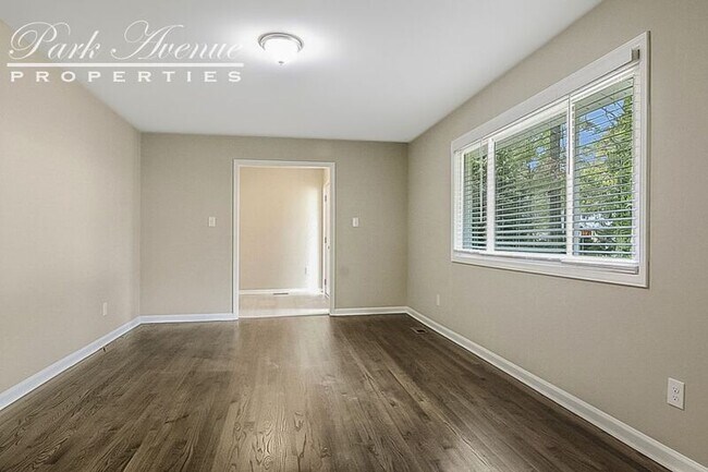Building Photo - 1404 Falls Church Rd