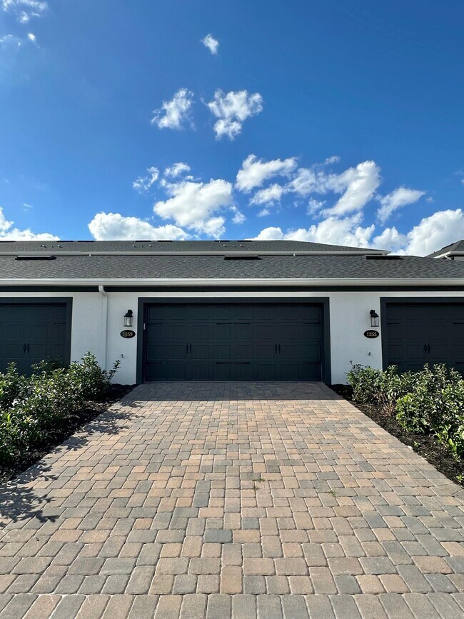 Building Photo - 1359 Mount Royal Dr