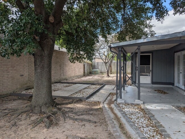 Building Photo - 10607 Staghill Dr