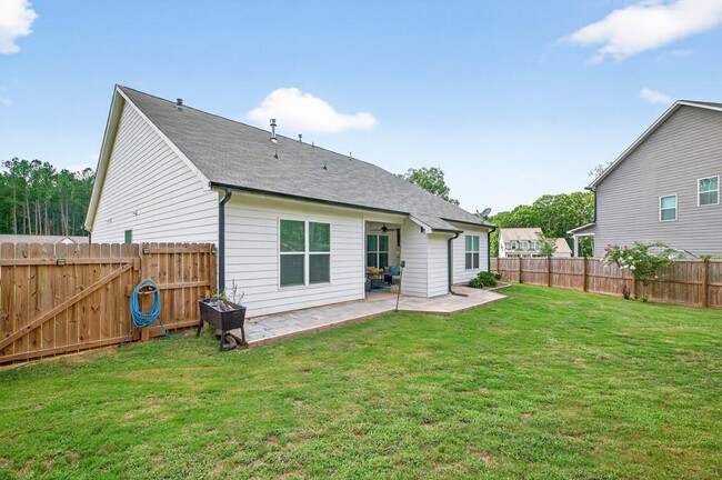 Building Photo - 2121 Charmond Dr