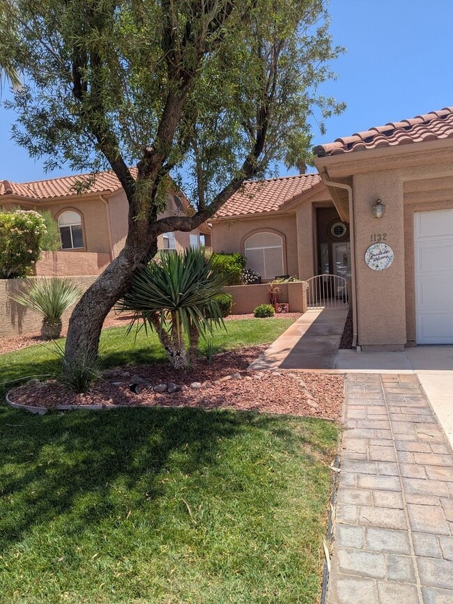 Building Photo - Furnished 3-Bedroom Townhome with Stunning...