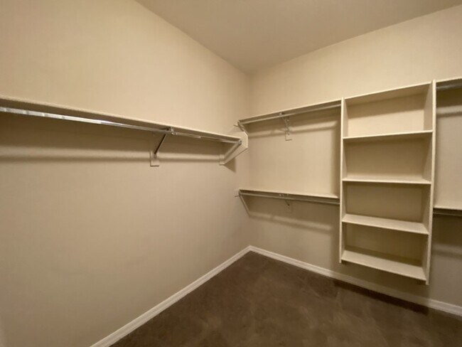 Building Photo - 3726 E Angstead Dr