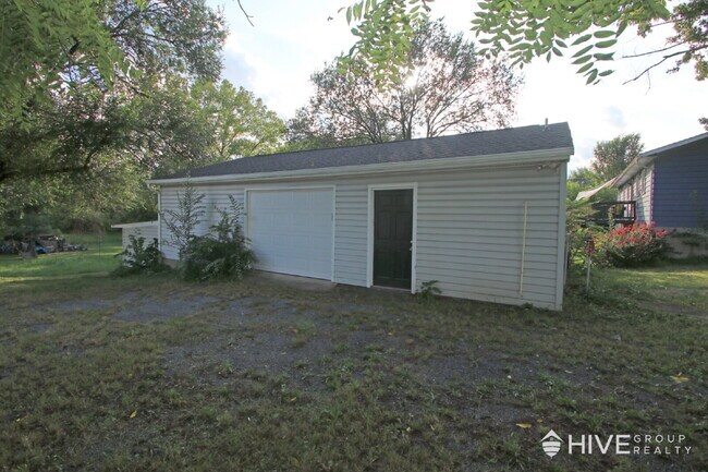 Building Photo - Fully Remodeled Home with Detached Garage ...