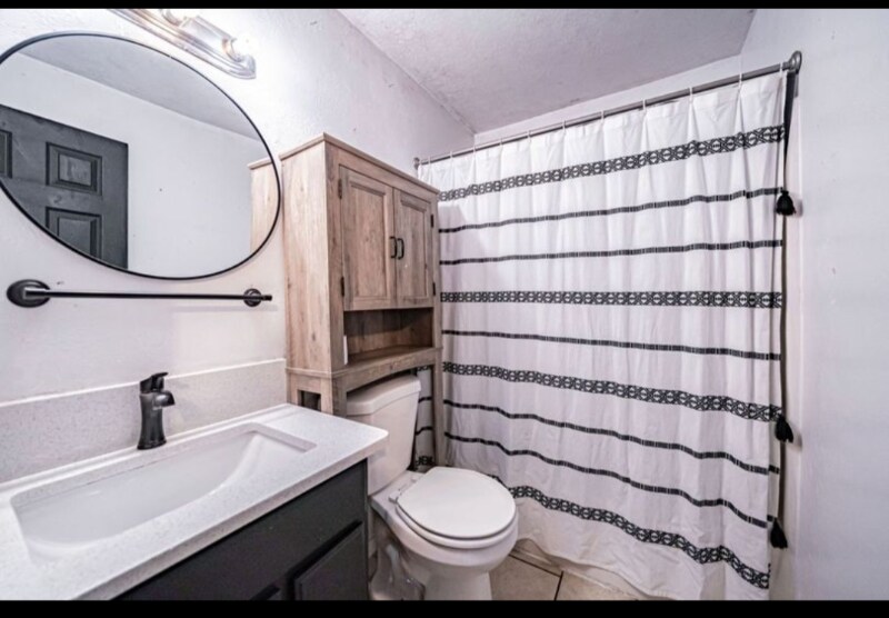 Building Photo - 953 N Blvd