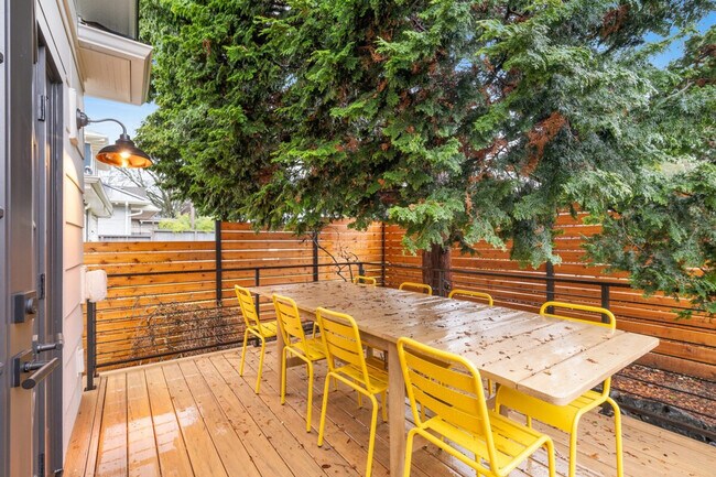 Building Photo - 2453 4th Ave W