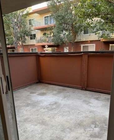 Building Photo - 400 N Acacia Ave