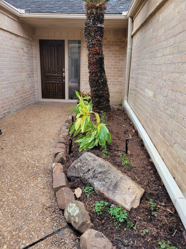 Building Photo - 406 Fox Briar Ln