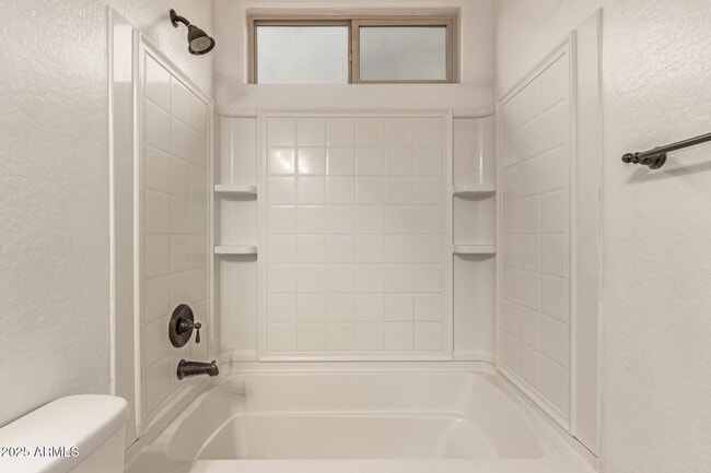 Building Photo - 9228 W Black Hill Rd