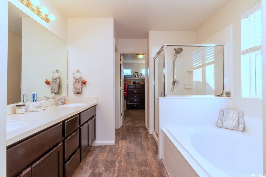 Building Photo - 928 W Stonehaven Dr