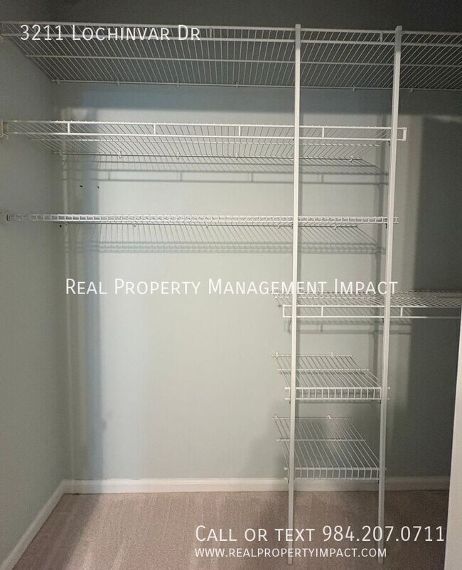 Building Photo - 3211 Lochinvar Dr