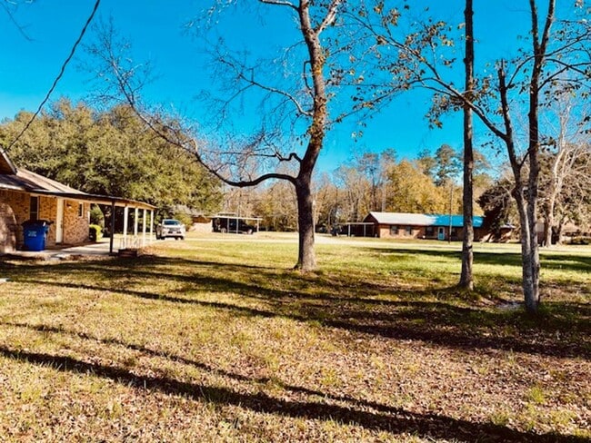 Building Photo - BEAUTIFUL COUNTRY 2 BEDROOM LEASE HOME IN ...