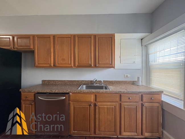 Building Photo - 3-Bedroom Home with Fireplace, Fenced Yard...