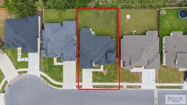 Building Photo - 26 N Queen Palm