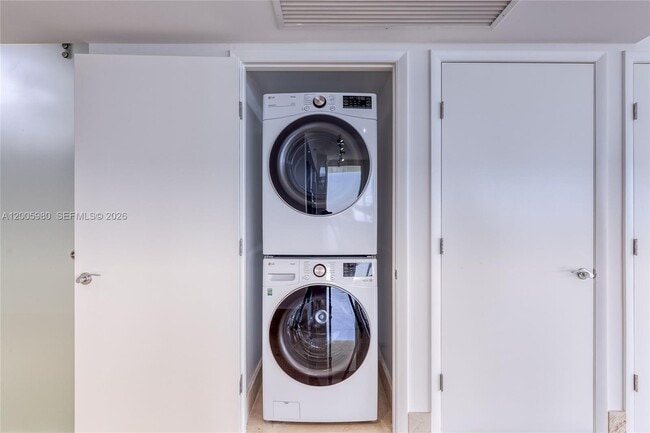 Building Photo - 1830 S Ocean Dr