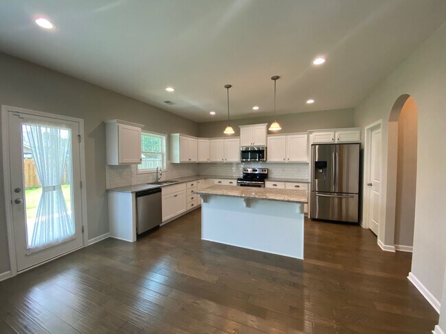 Building Photo - 216 Wild Azalea Dr
