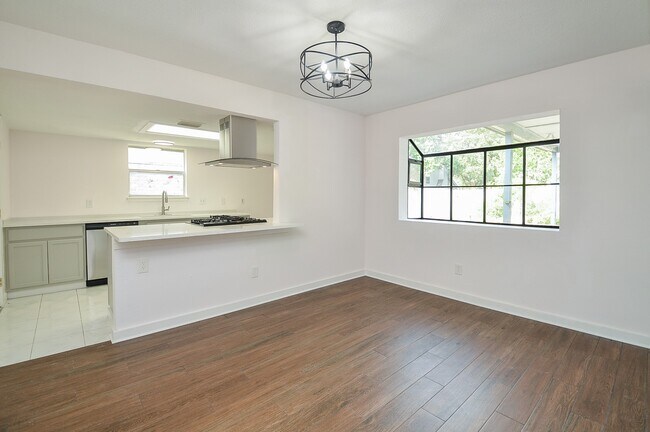 Building Photo - 3722 Brier Gardens Dr