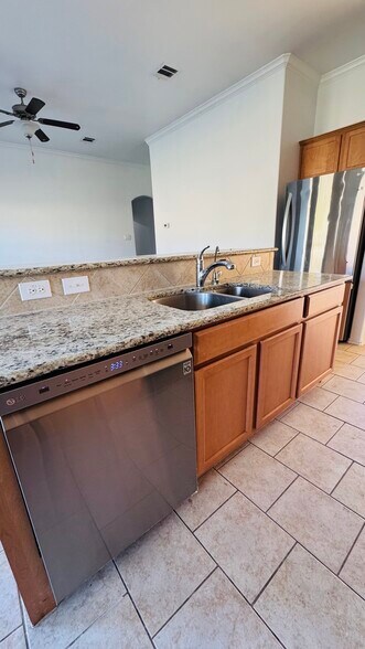 Building Photo - 112 Hendelson Ln