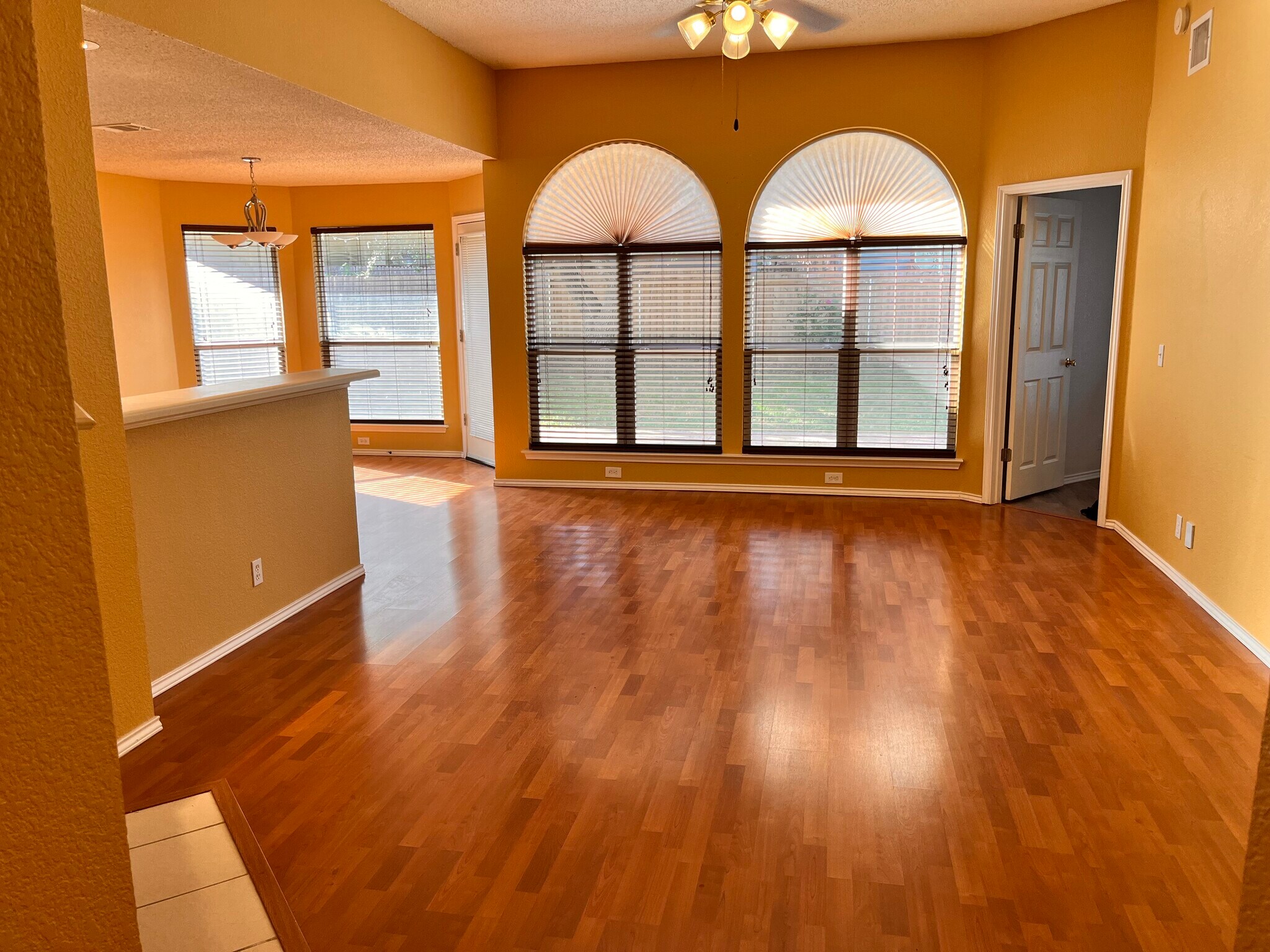 Open living space - 8106 Hawick Dr