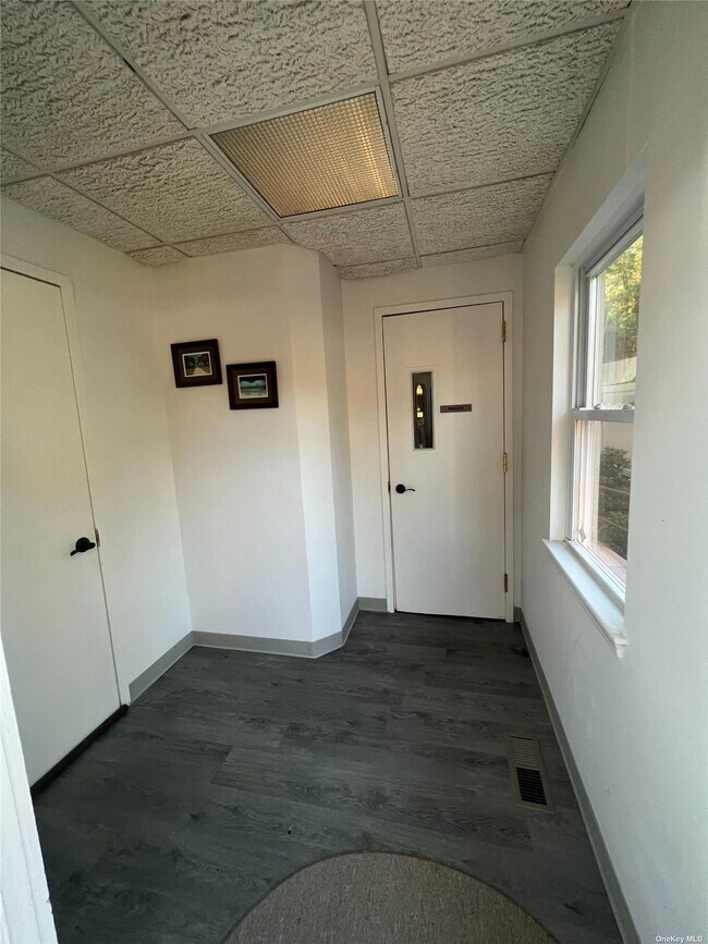 Building Photo - 51 Elm St