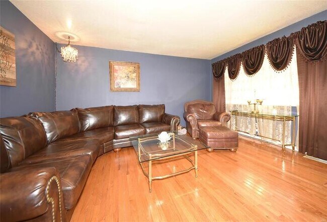 Building Photo - Fantastic 3bd/1ba home! Coming soon!