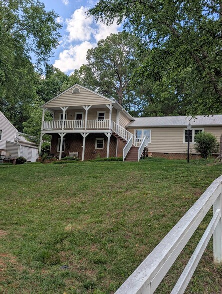 Primary Photo - 108 Drummond Pl