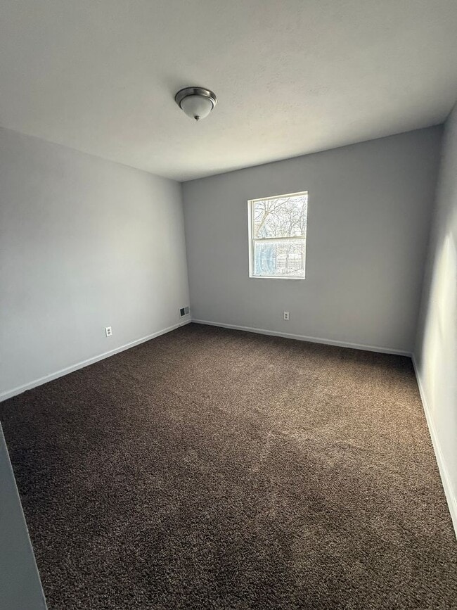 Building Photo - 4bd Single Cash Pay/Section 8