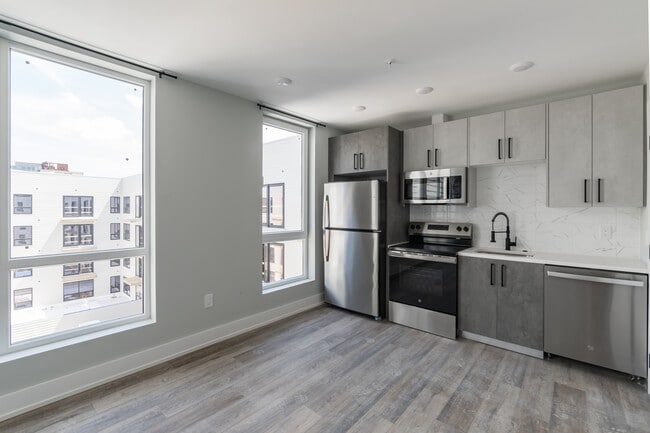 Building Photo - Broad Street Apartments