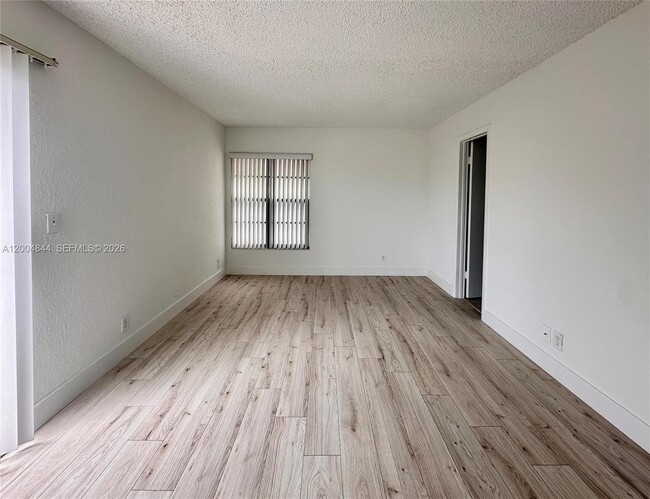 Building Photo - 2580 Coral Springs Dr