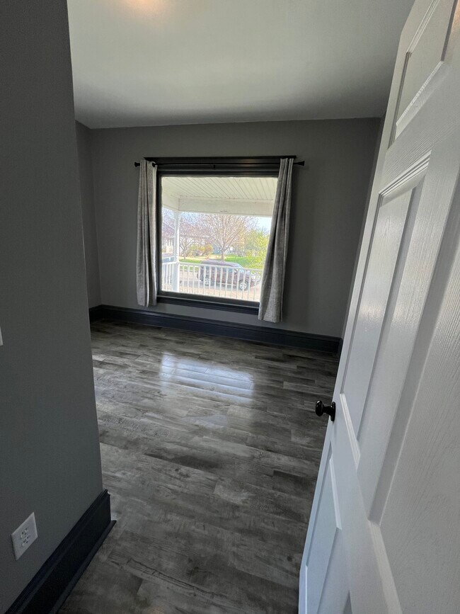 Building Photo - 532 Otter Ave