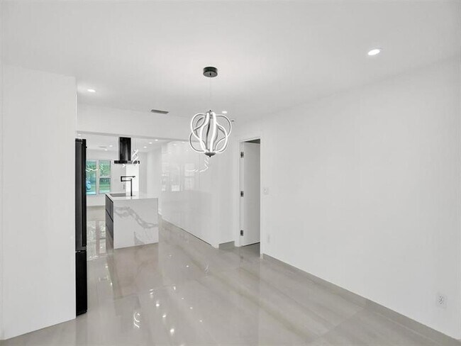 Building Photo - 4530 SW 34th Dr