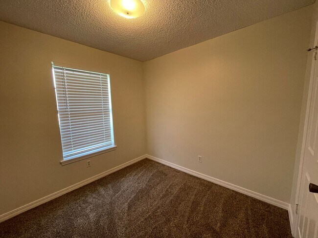 Building Photo - Brookhaven Estates Charmer!