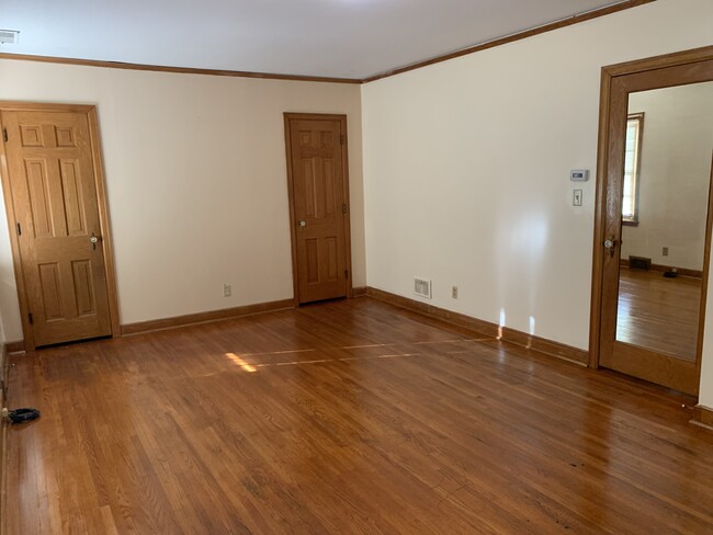 Main bedroom 1 - 215 15th Ave SW