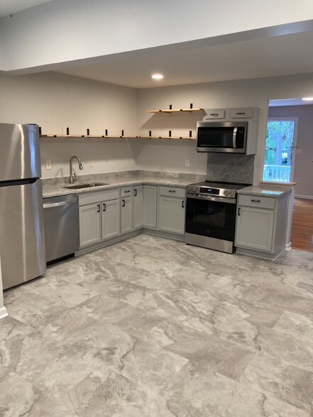 Building Photo - 1505 Woodland Rd