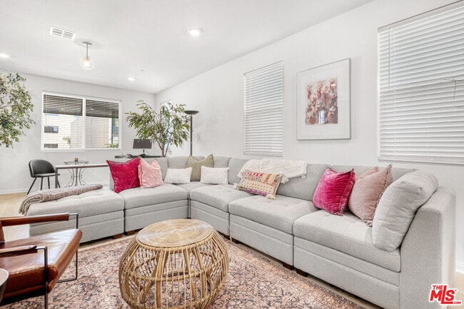 Building Photo - 768 Daniel Freeman Cir