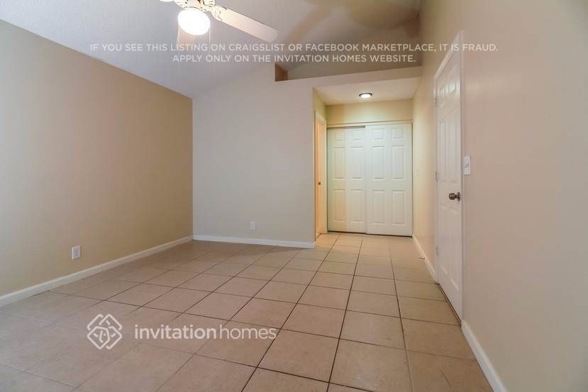 Building Photo - 6821 NW 28th Pl