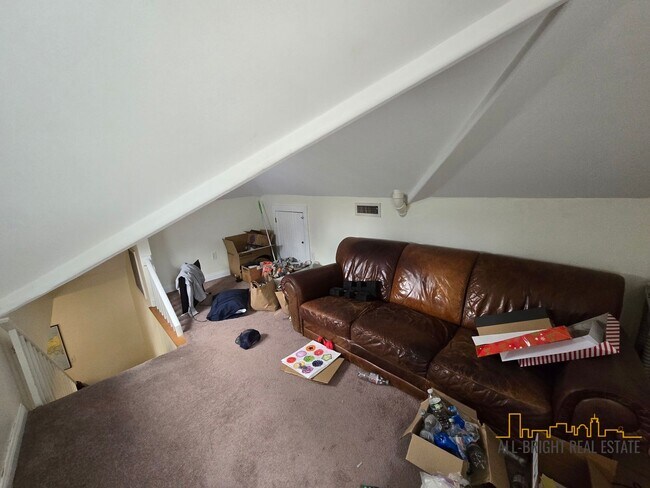 Building Photo - Large Duplex - Off-Street Parking - Centra...