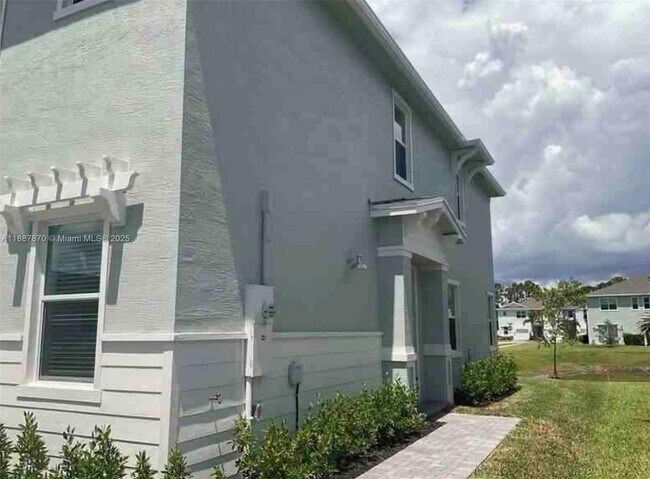 Building Photo - 551 Rivergrass St