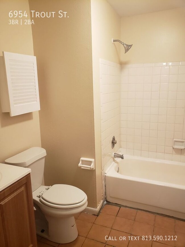 Building Photo - Recently Renovated townhome