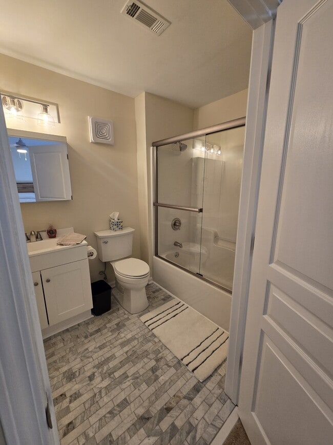 Building Photo - 490 S Barnett Shoals Rd