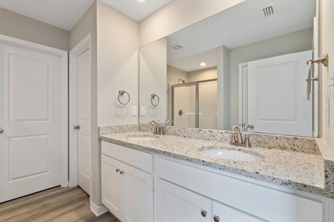 Building Photo - 4 Bedroom Beauty in Foley