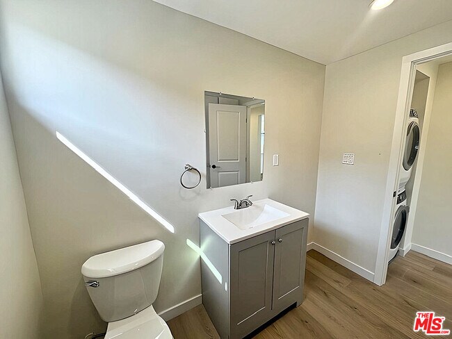 Building Photo - 1302 Amethyst St