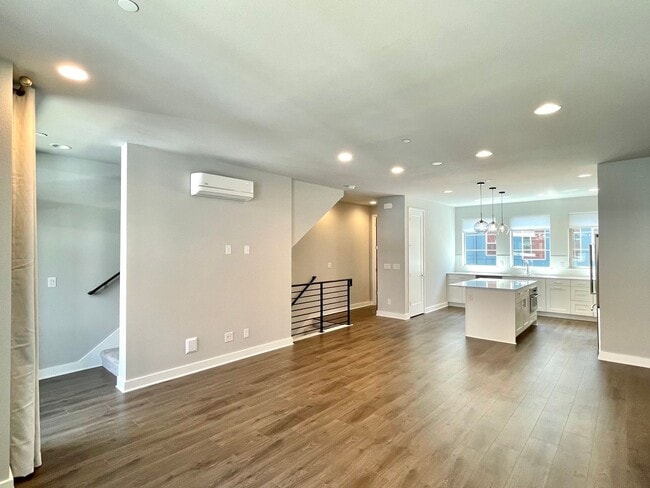 Building Photo - Great Townhome for rent