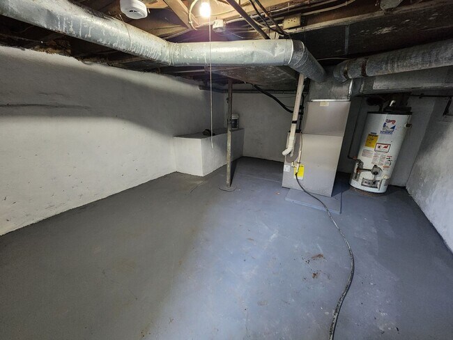 Building Photo - Spacious 3 Bedroom 1.5 Bathroom Home