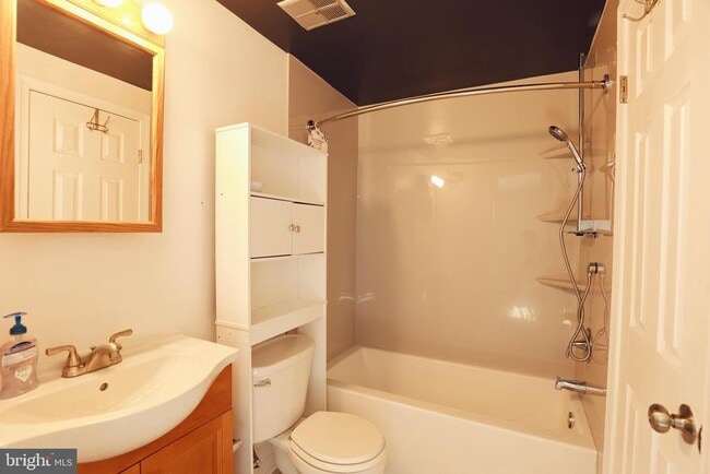 Building Photo - 4393 Pembrook Village Dr