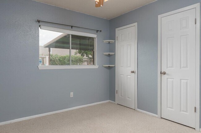 Building Photo - 2318 Colonial Ridge Dr